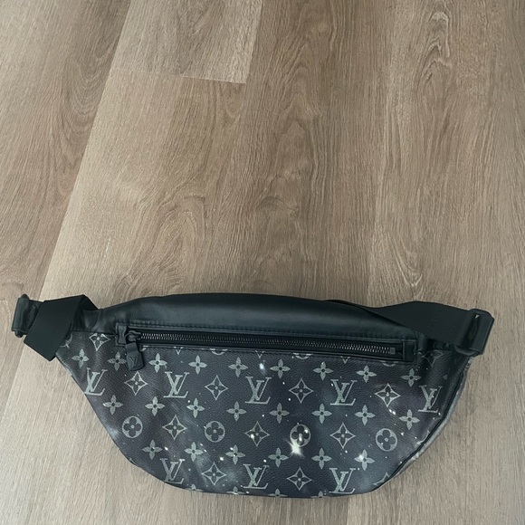 LOUIS VUITTON - Unisex Black/Silver Limited Edition Monogram Galaxy Bumbag - Picture 5 of 12